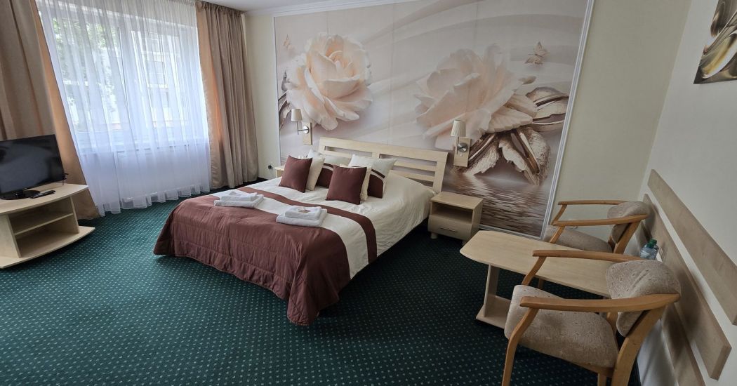 Pokój z łożem małżeńskim